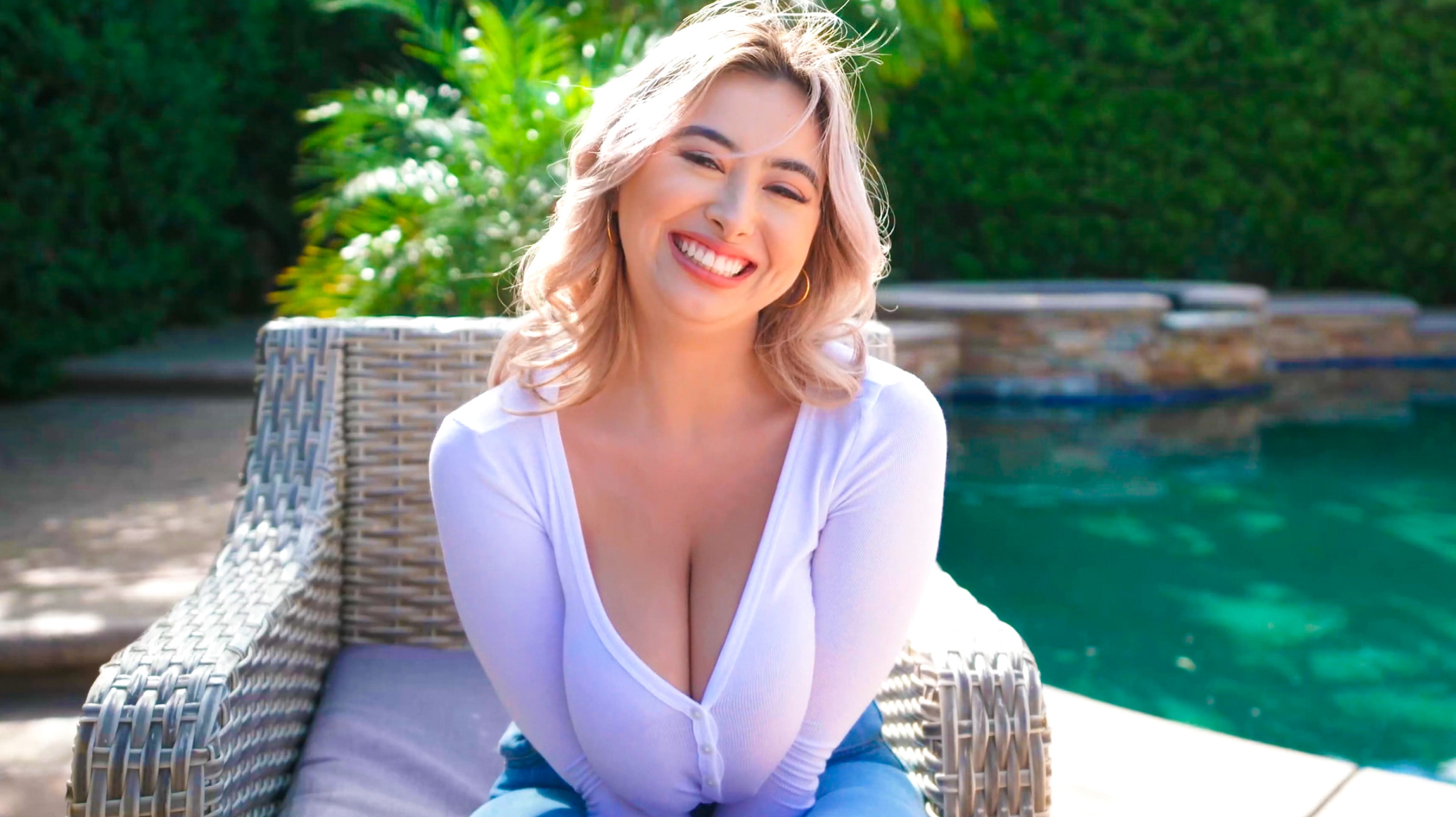 Behind The Scenes - Best Bra For Cheating